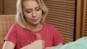 teenager blondine trimmet blowjob amatør rusisk onani nærbillede fisse slikning glatbarberet fisse